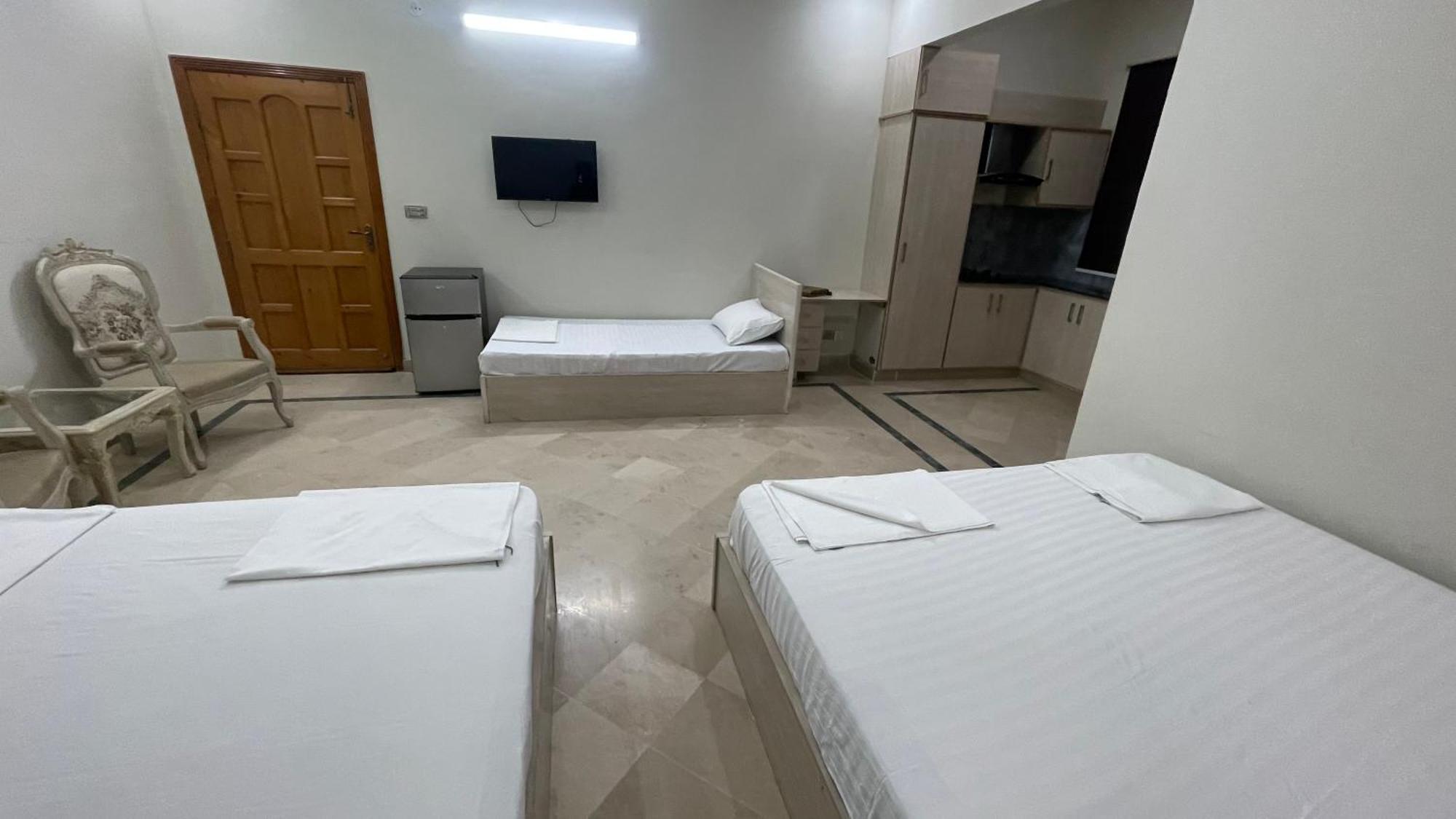 Midways Guest House And Hotels Islamabad Exteriör bild