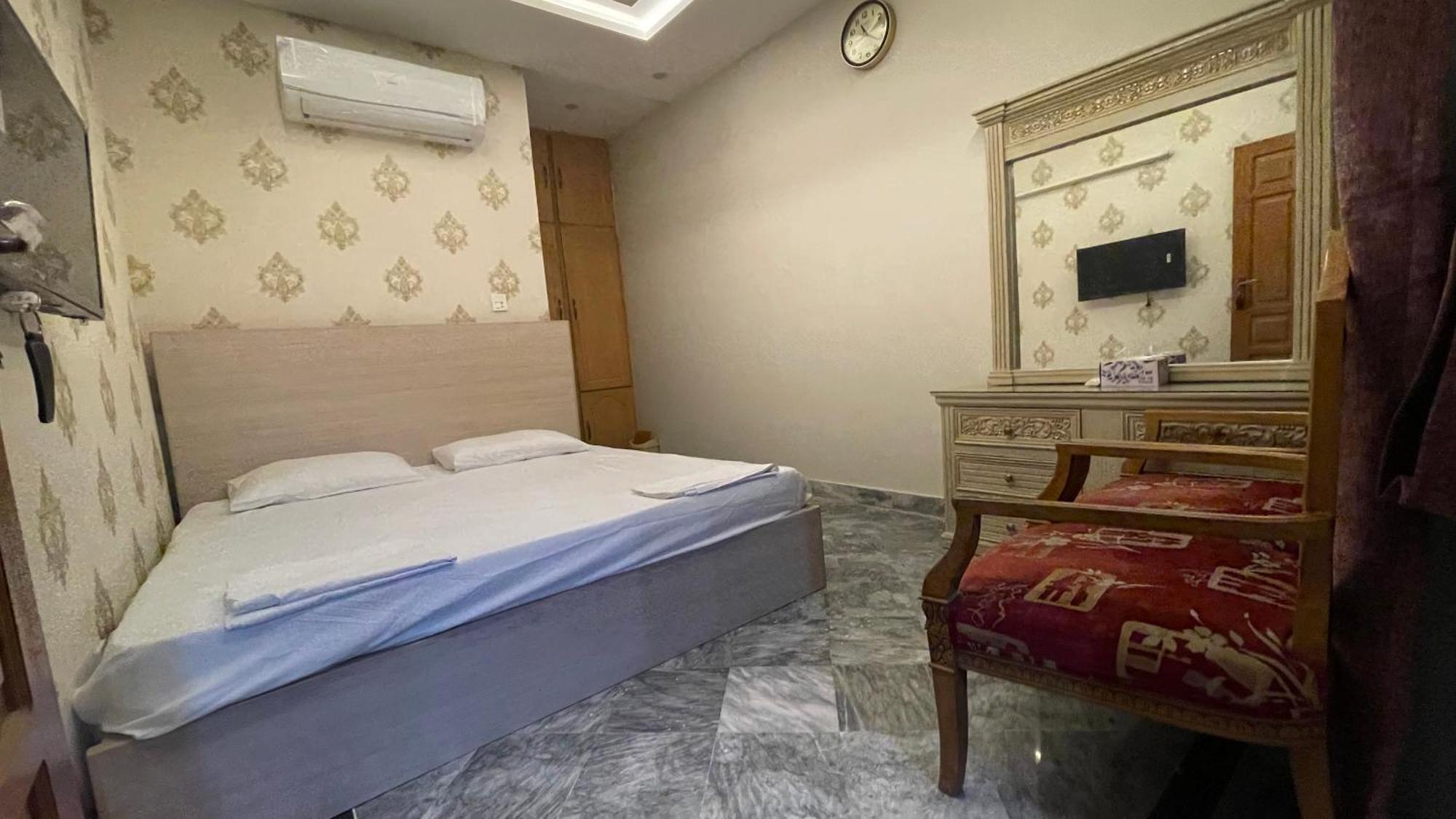 Midways Guest House And Hotels Islamabad Exteriör bild