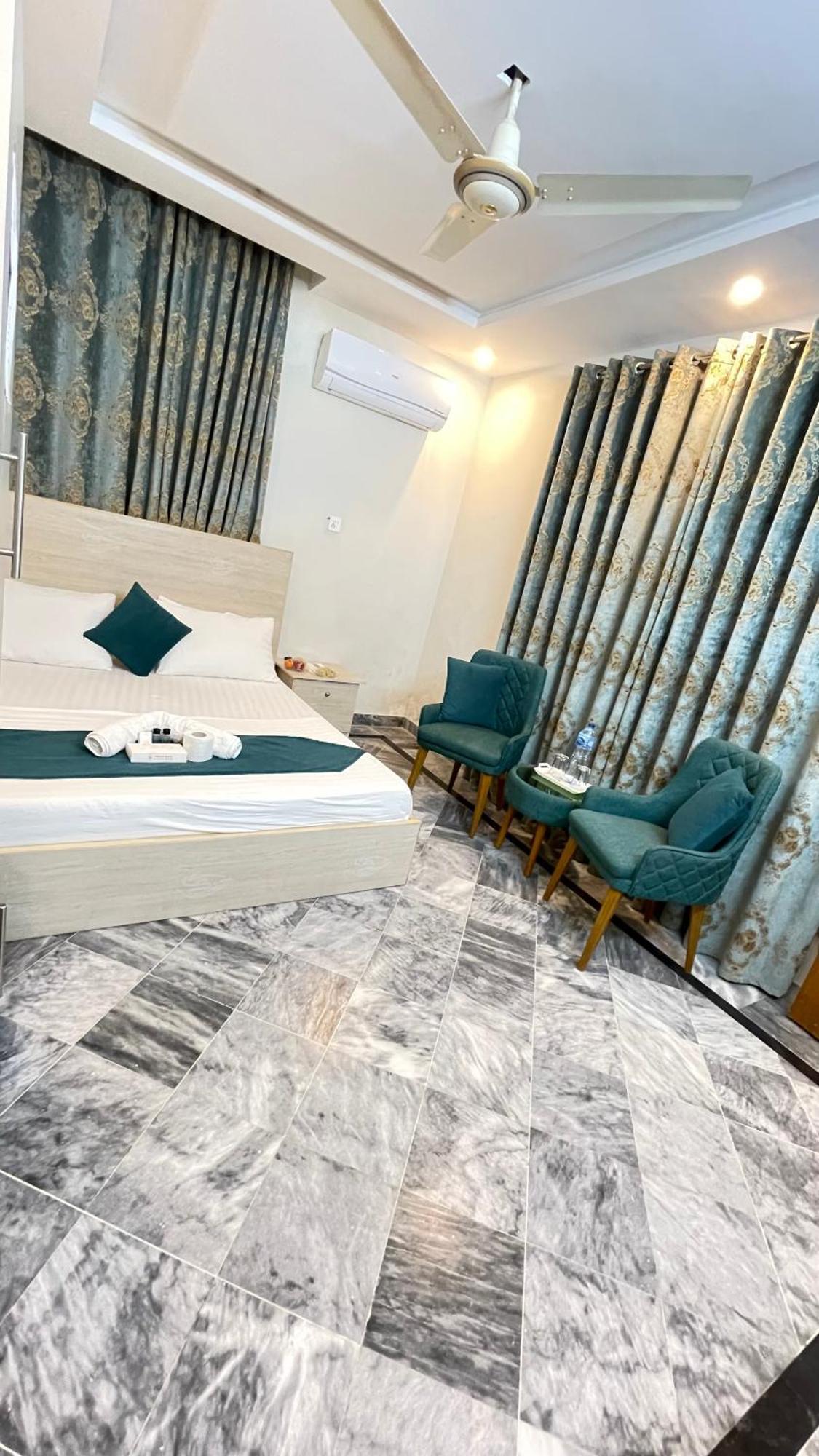 Midways Guest House And Hotels Islamabad Exteriör bild