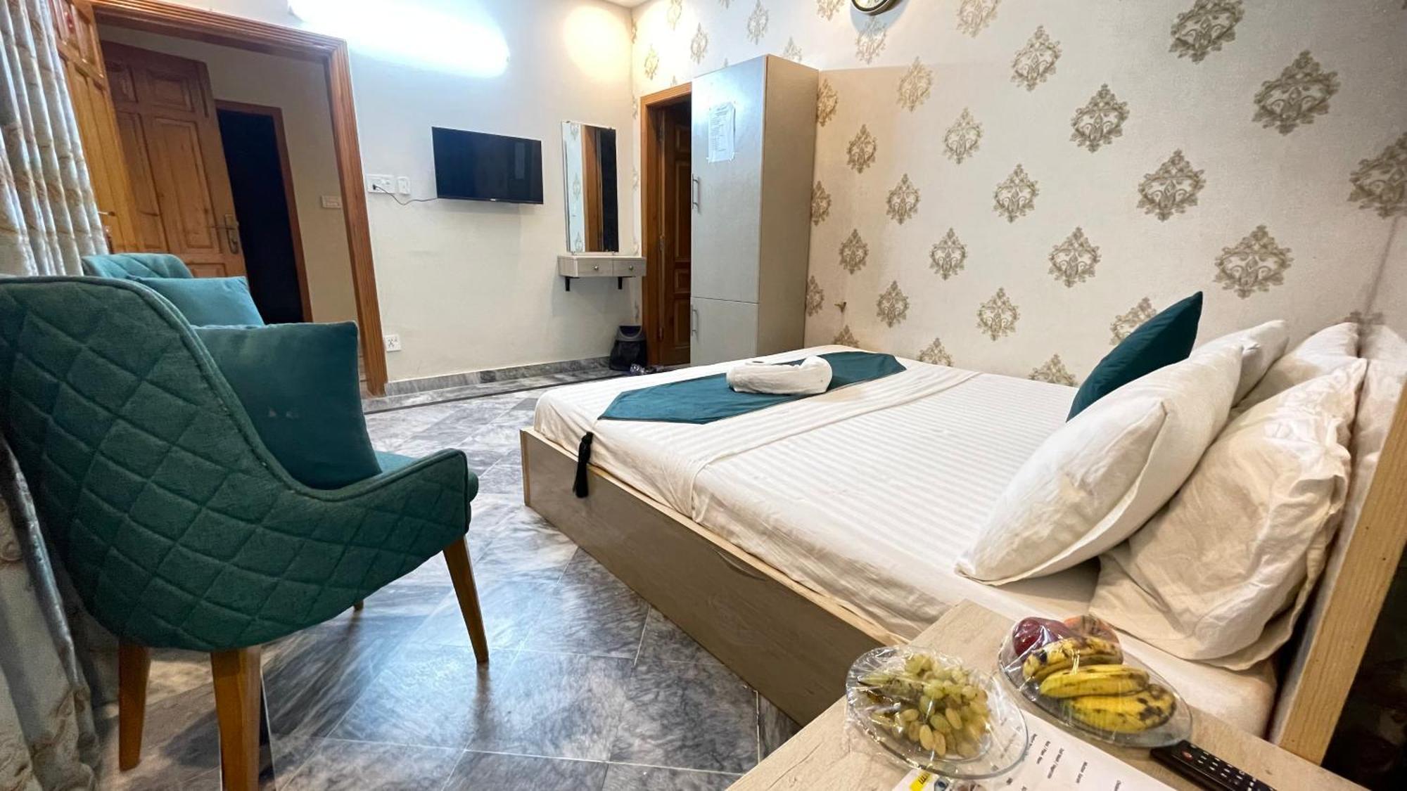Midways Guest House And Hotels Islamabad Exteriör bild