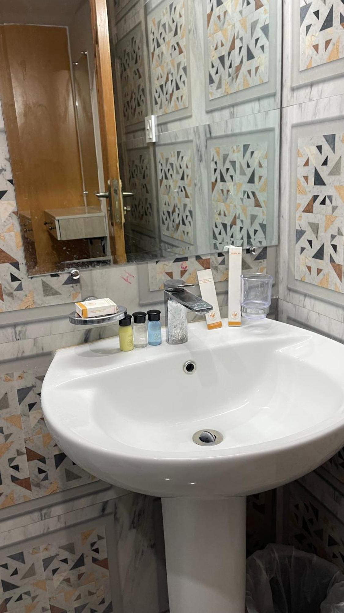 Midways Guest House And Hotels Islamabad Exteriör bild